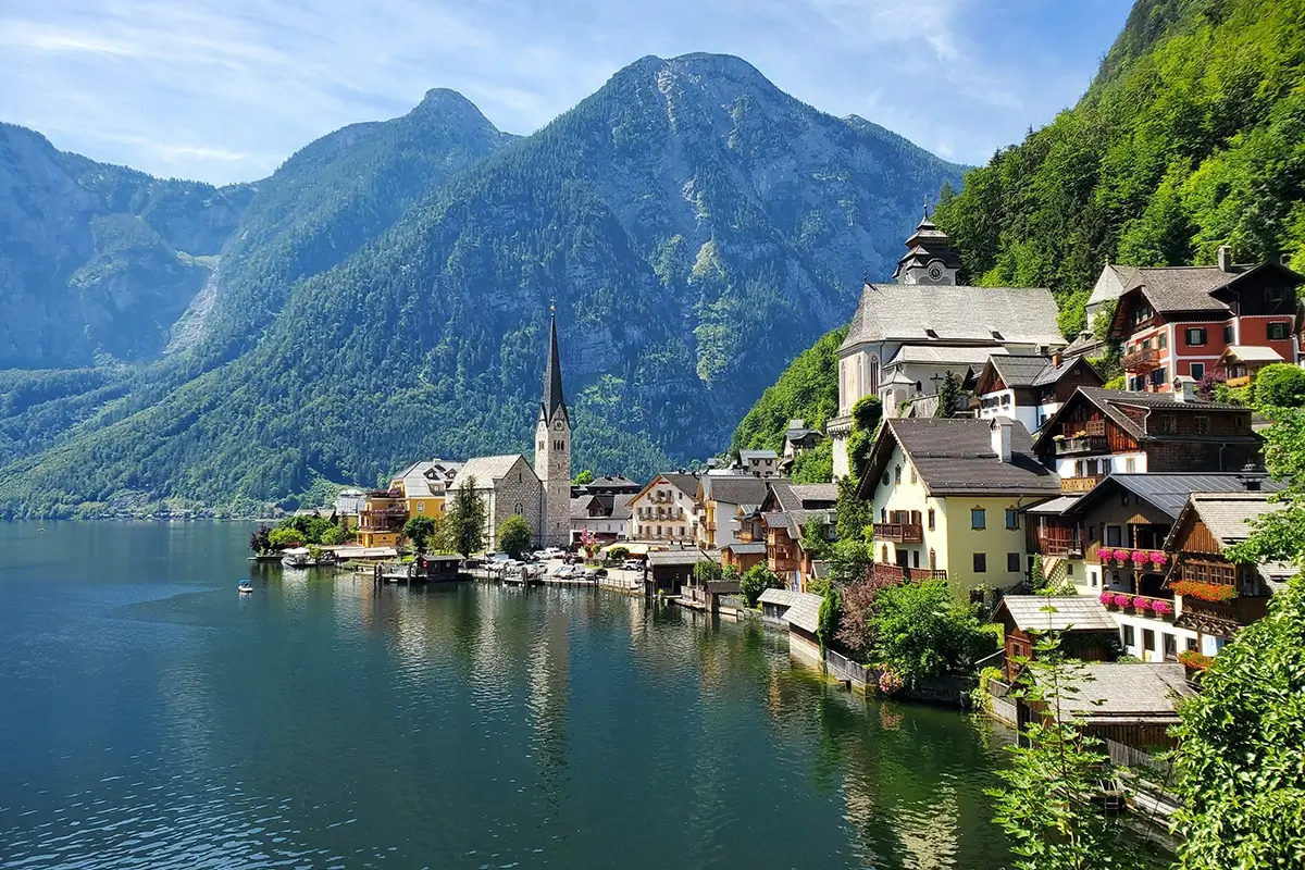 Hallstatt-Austria-lake-view