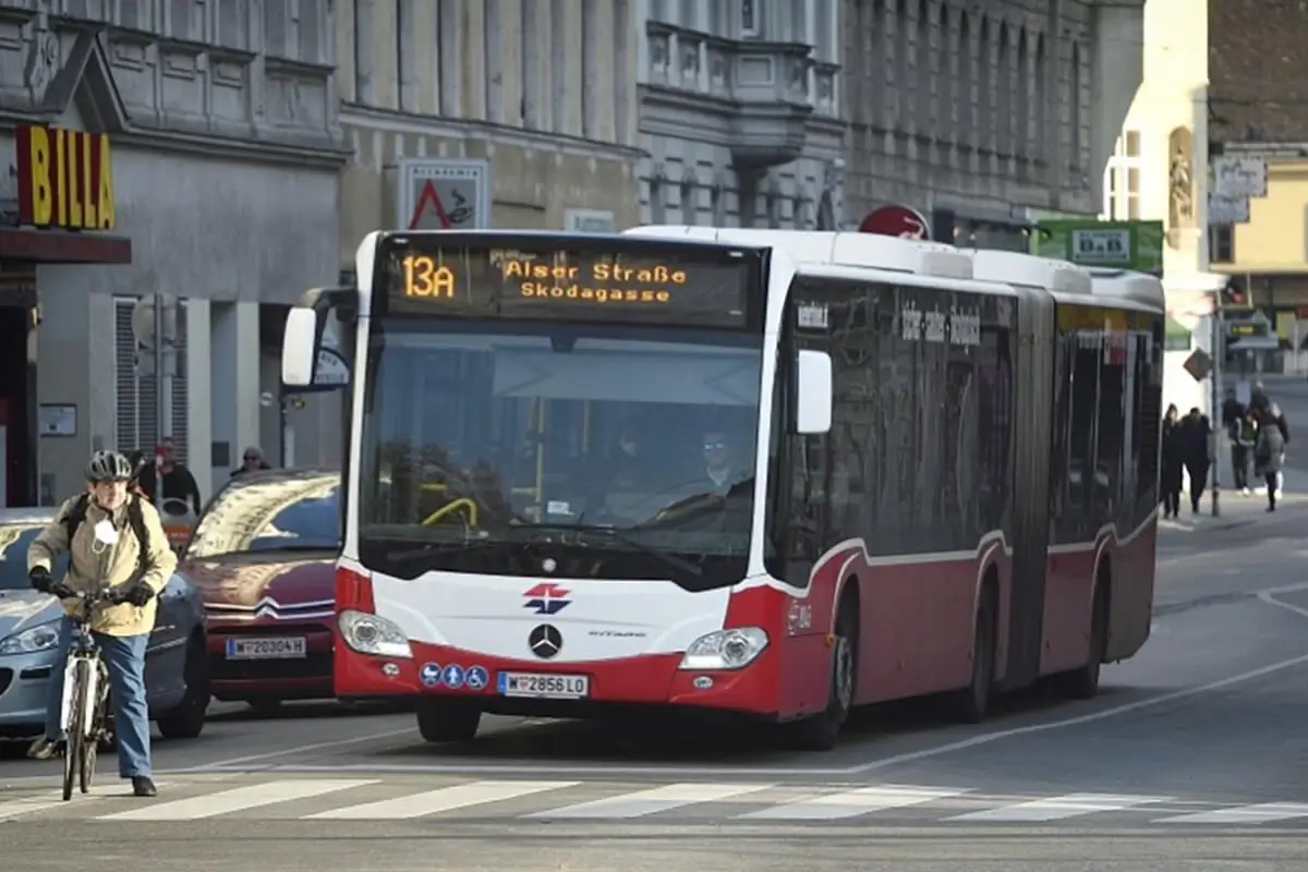 Vienna-Bus-13A