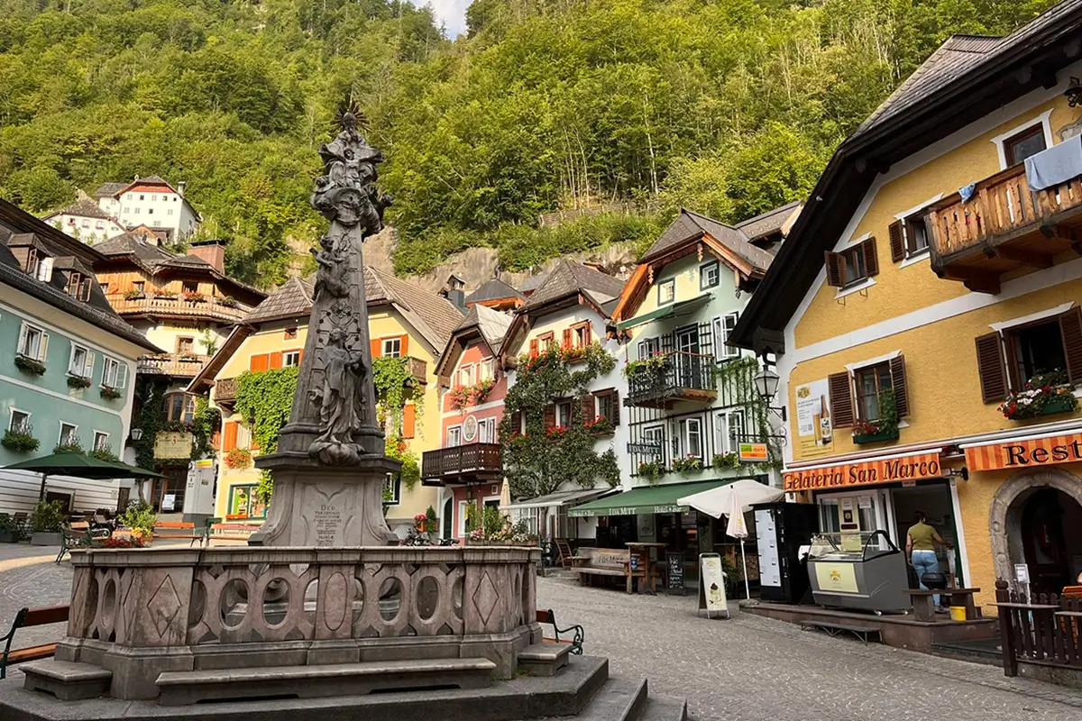 Marktplatz-Hallstatt-Day