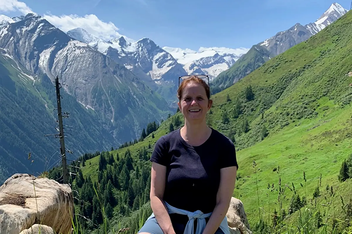 Tammy founder of Wanderlustria and the Austria Wanderlust website in front of Austrian mountains 